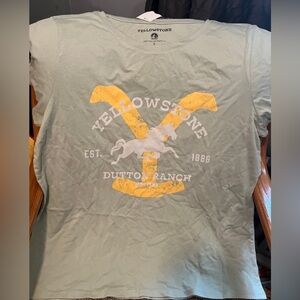 New women’s Yellowstone Dutton Ranch from the TV show T-shirt size large!!